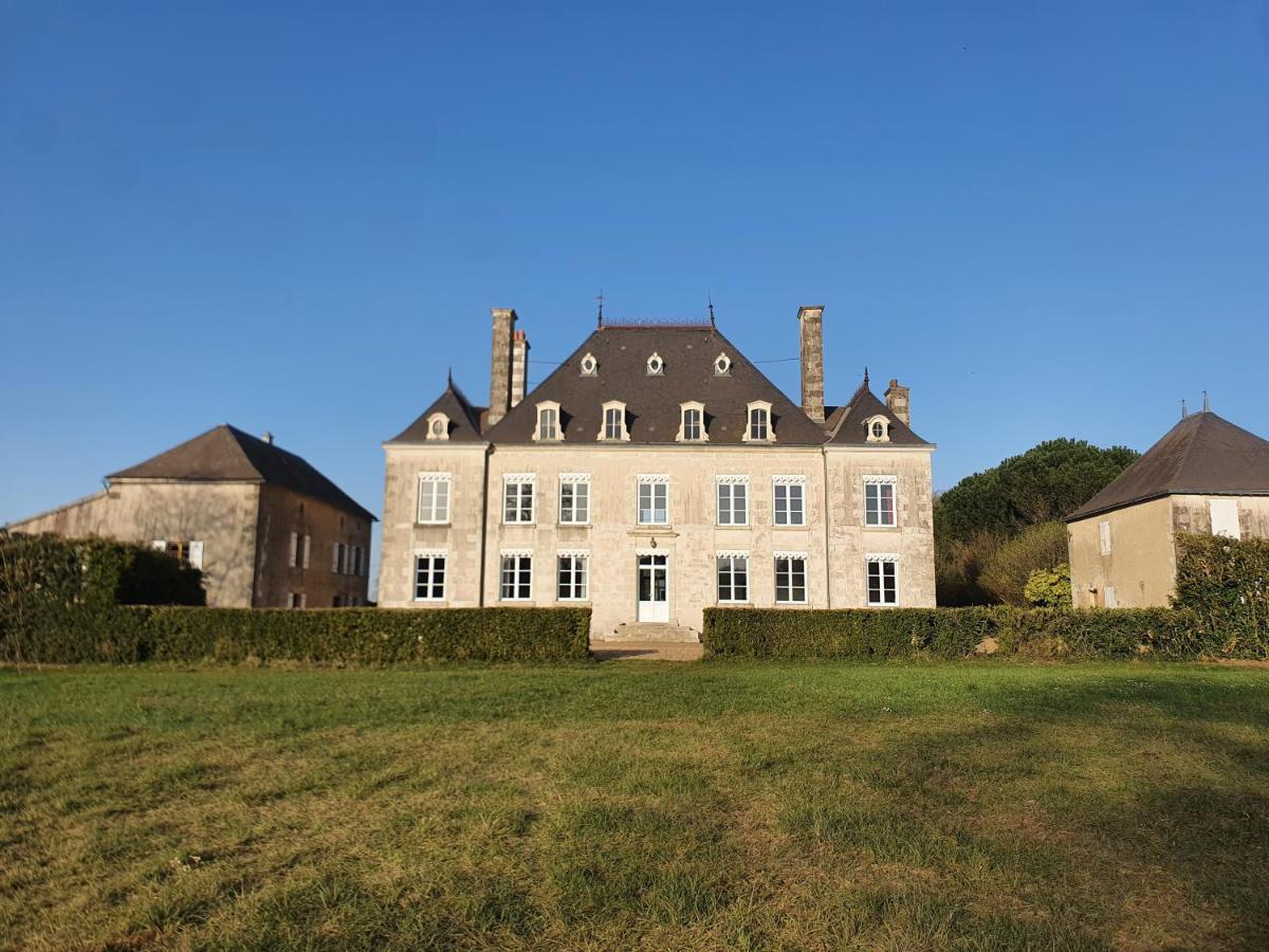 Domaine De La Briouse Bed & Breakfast Sanxay Екстериор снимка