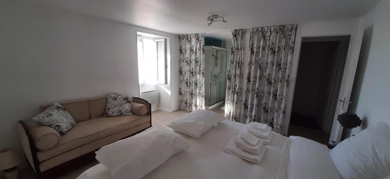 Domaine De La Briouse Bed & Breakfast Sanxay Екстериор снимка
