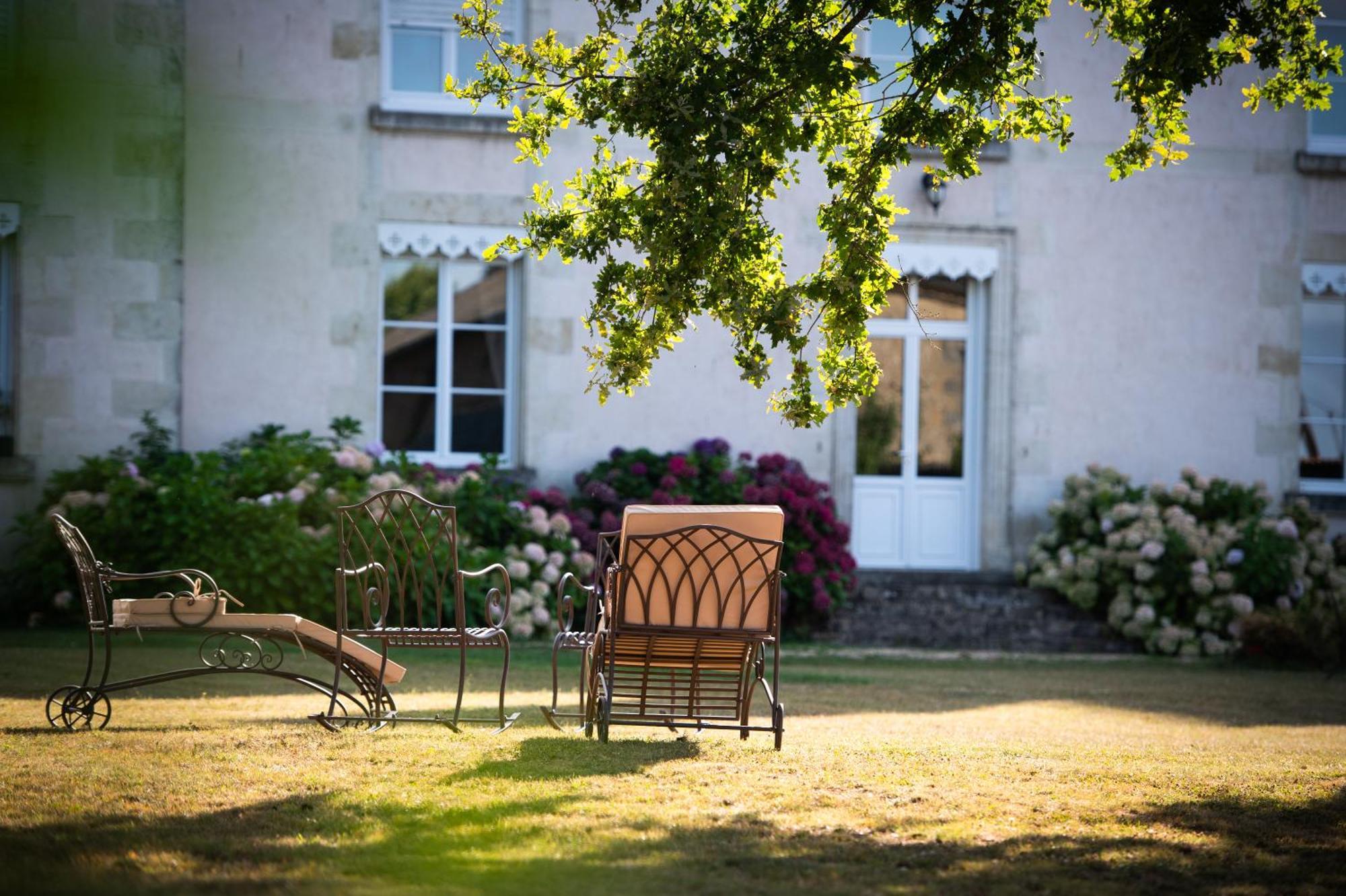 Domaine De La Briouse Bed & Breakfast Sanxay Екстериор снимка